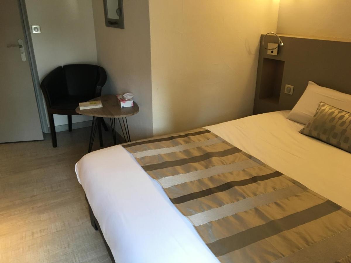 Logis Hotel Oasis Villaines-la-Juhel Buitenkant foto