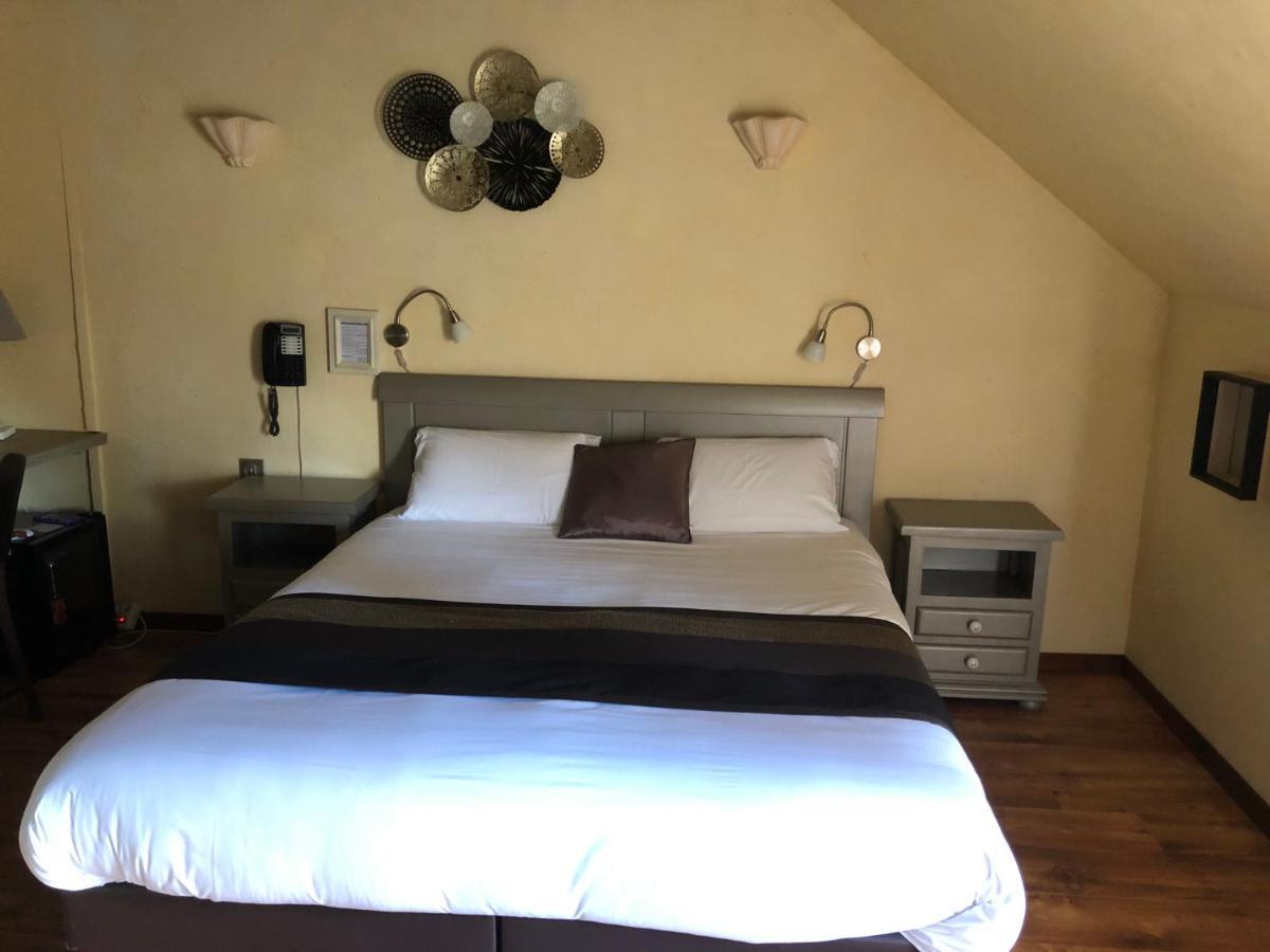 Logis Hotel Oasis Villaines-la-Juhel Buitenkant foto