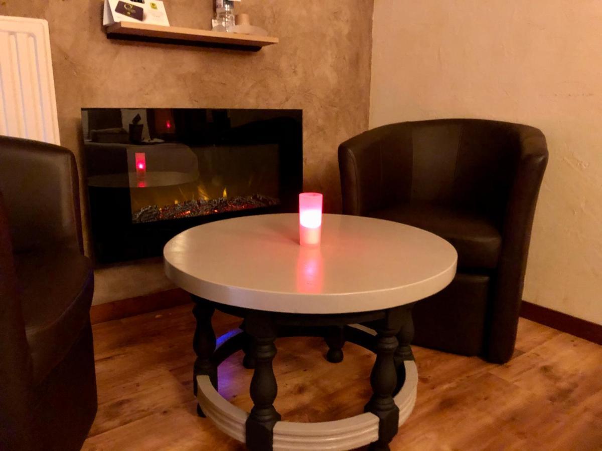 Logis Hotel Oasis Villaines-la-Juhel Buitenkant foto