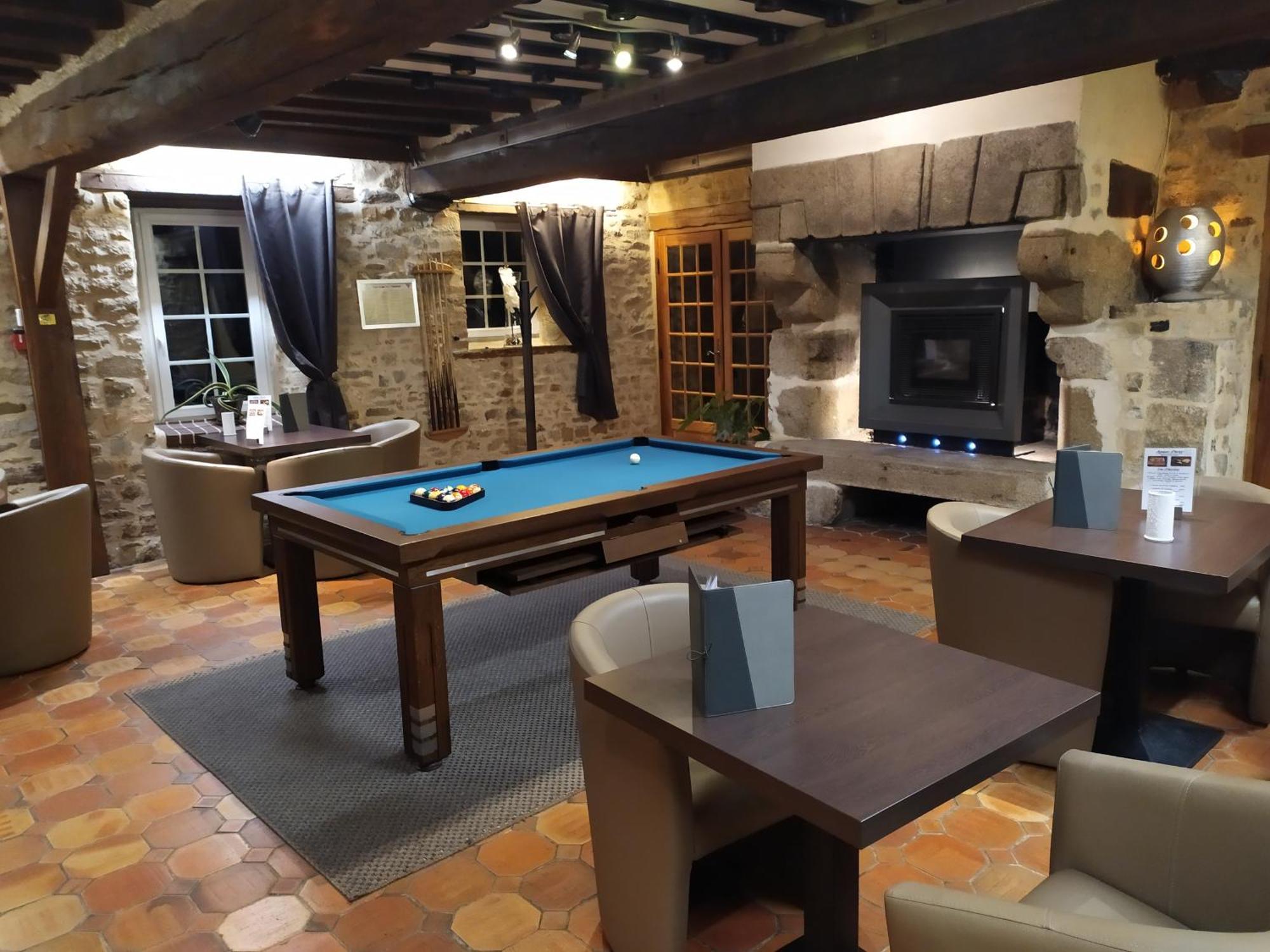 Logis Hotel Oasis Villaines-la-Juhel Buitenkant foto