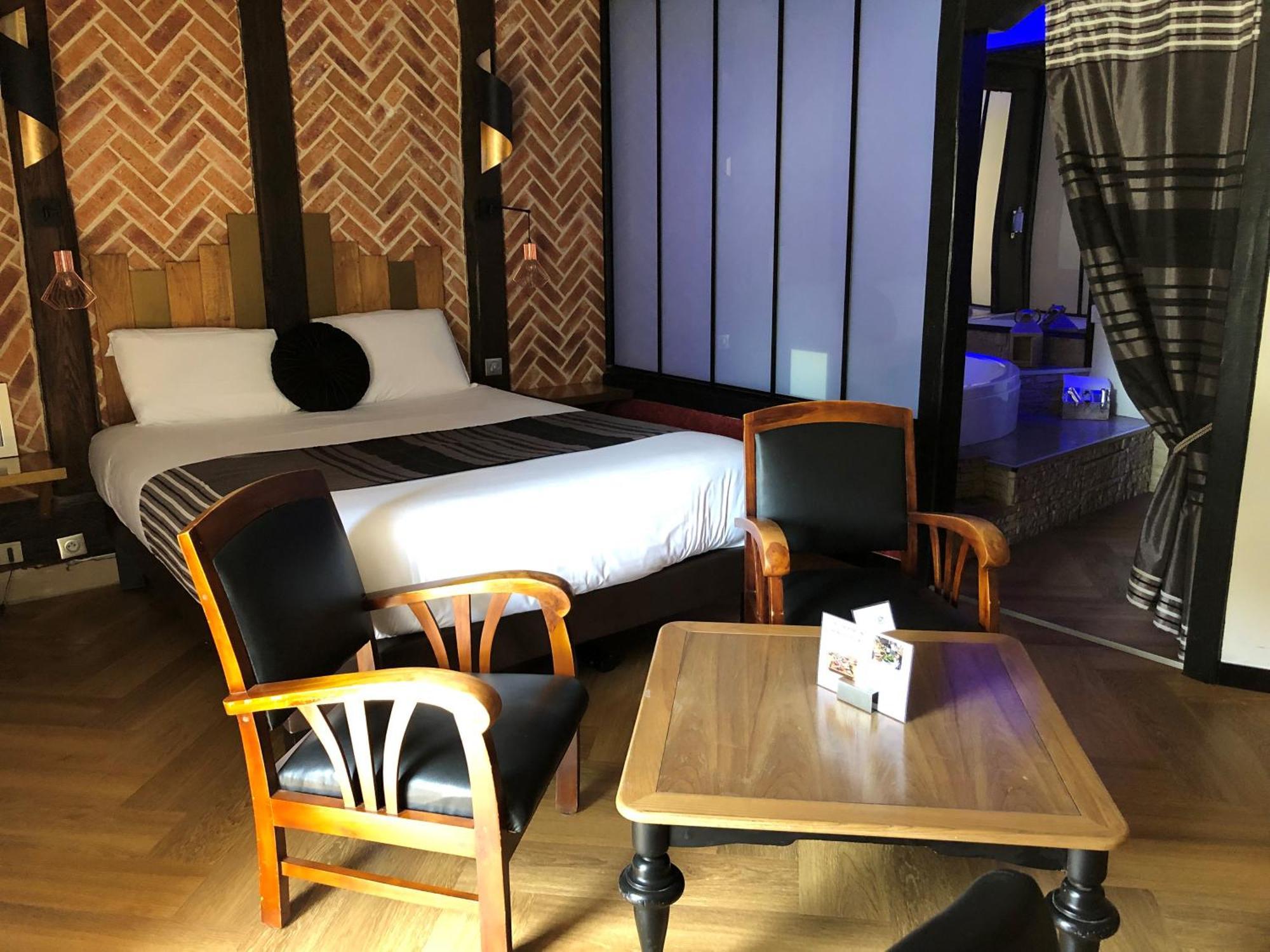 Logis Hotel Oasis Villaines-la-Juhel Buitenkant foto