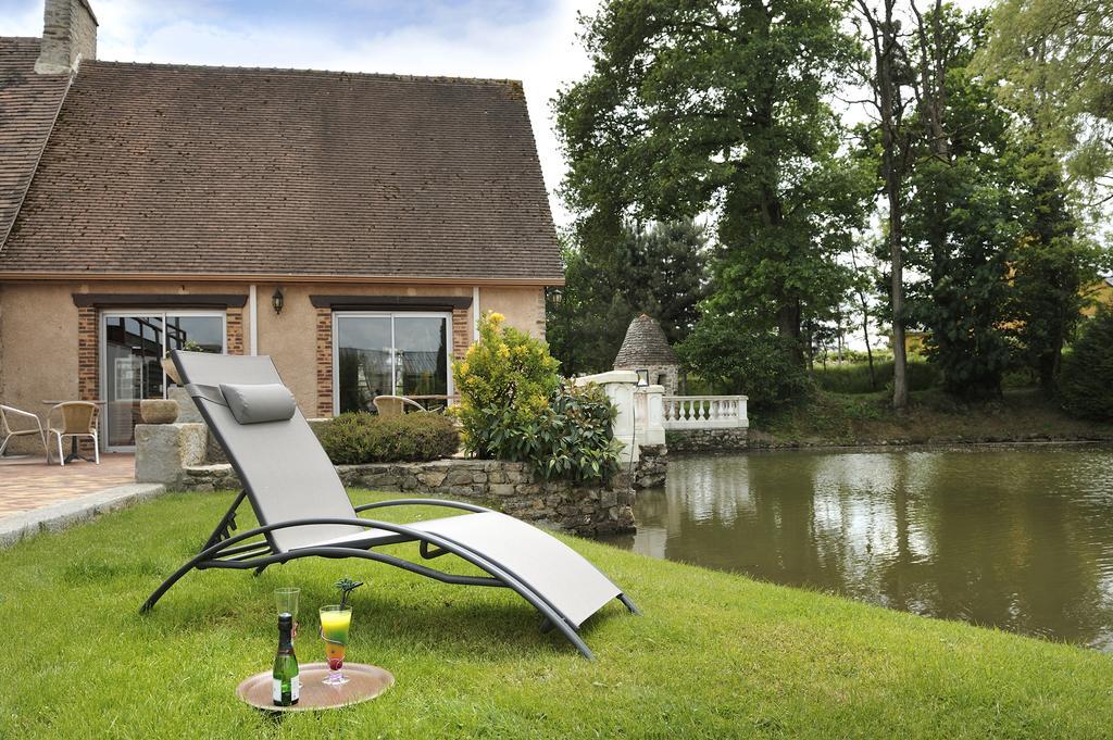 Logis Hotel Oasis Villaines-la-Juhel Buitenkant foto