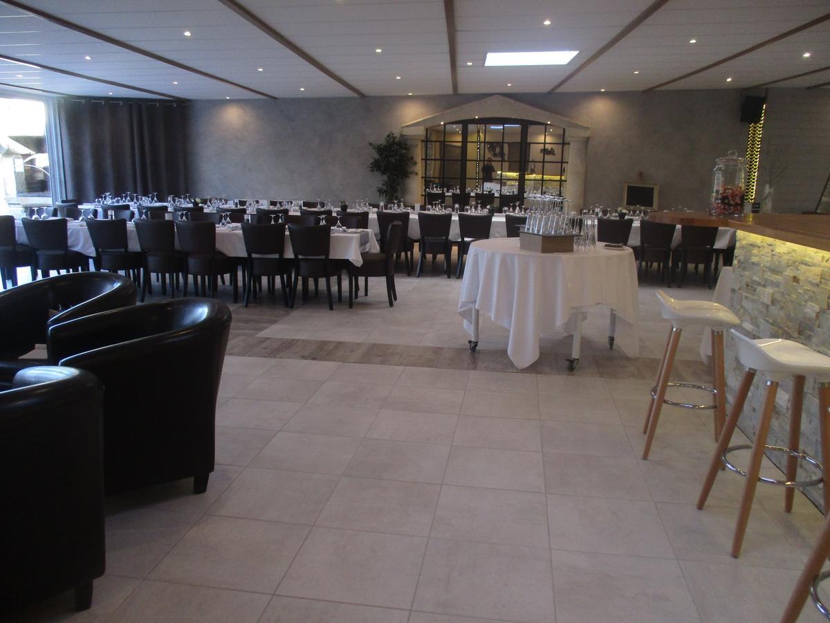 Logis Hotel Oasis Villaines-la-Juhel Buitenkant foto